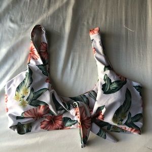 Swimsuit top and bottoms